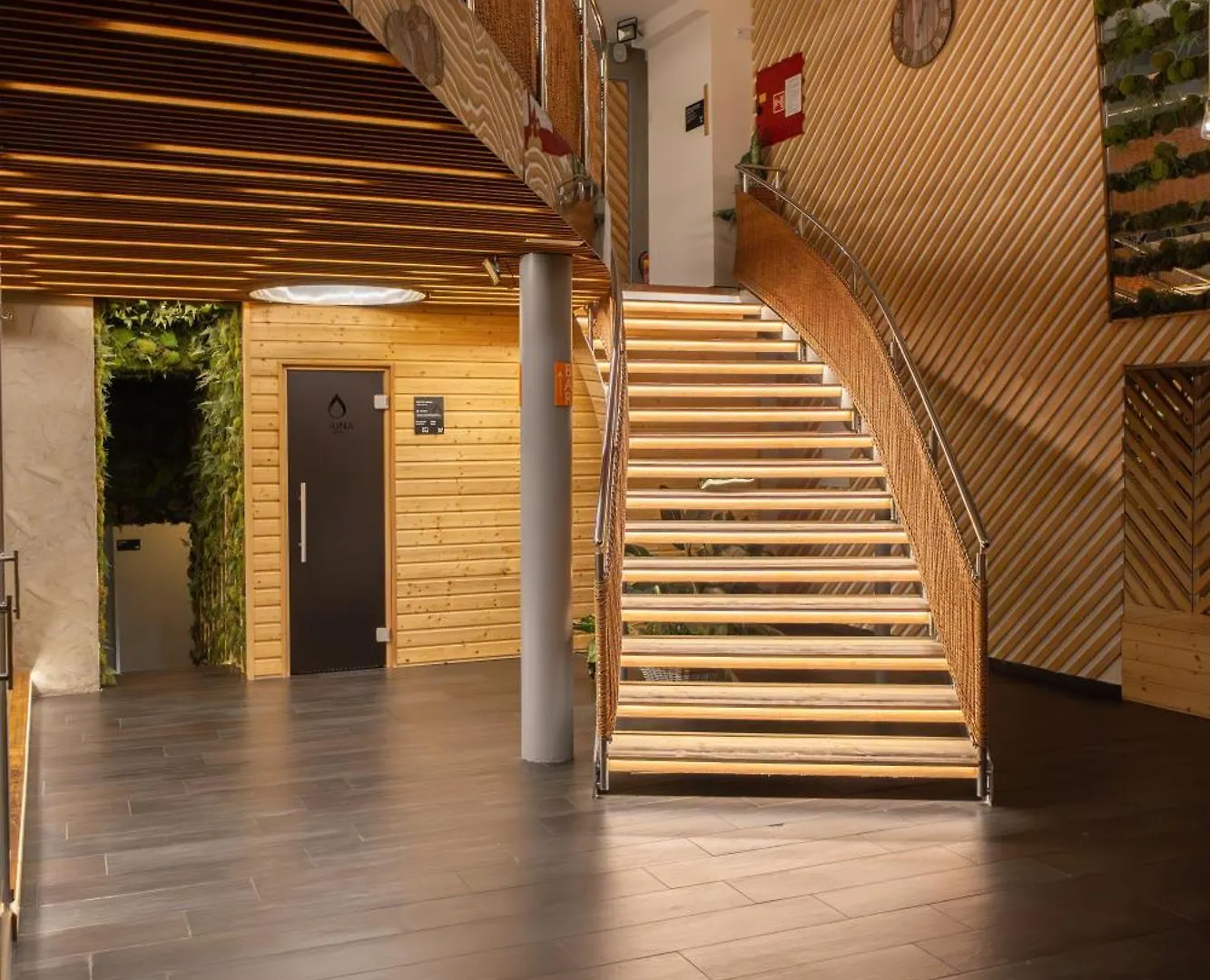 Отель Wellness Rooms Central Прага