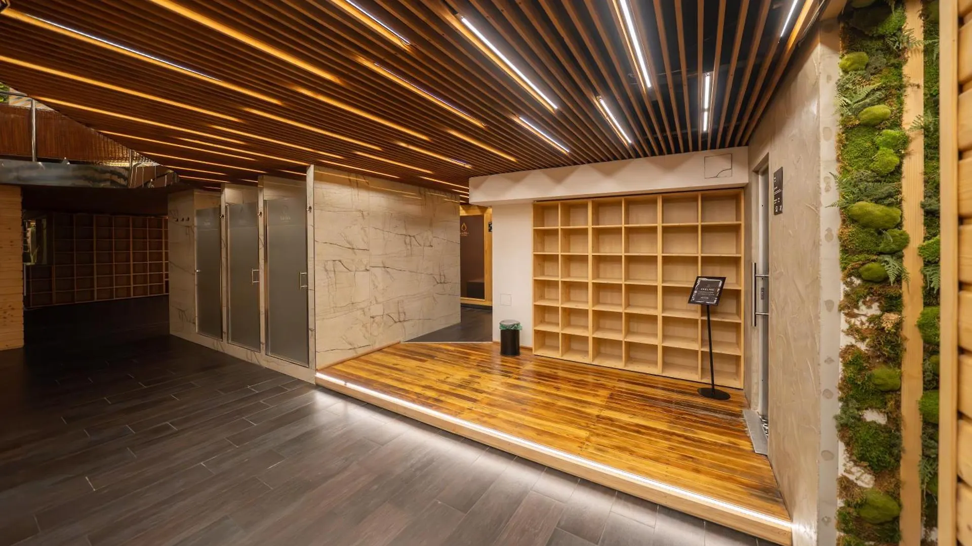 Wellness Rooms Central Прага Отель